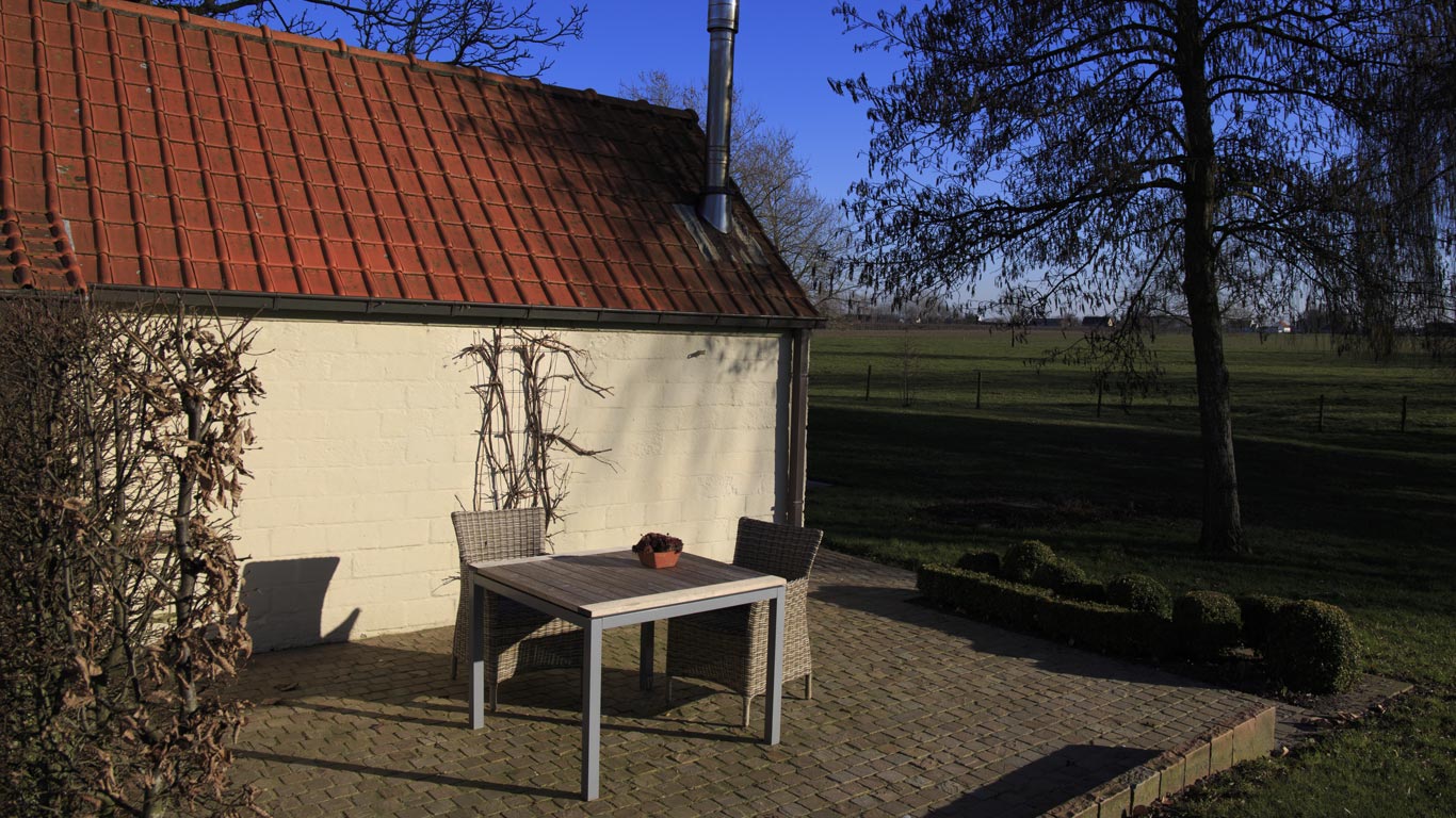 images/gastenverblijf/02-buiten-terras.jpg